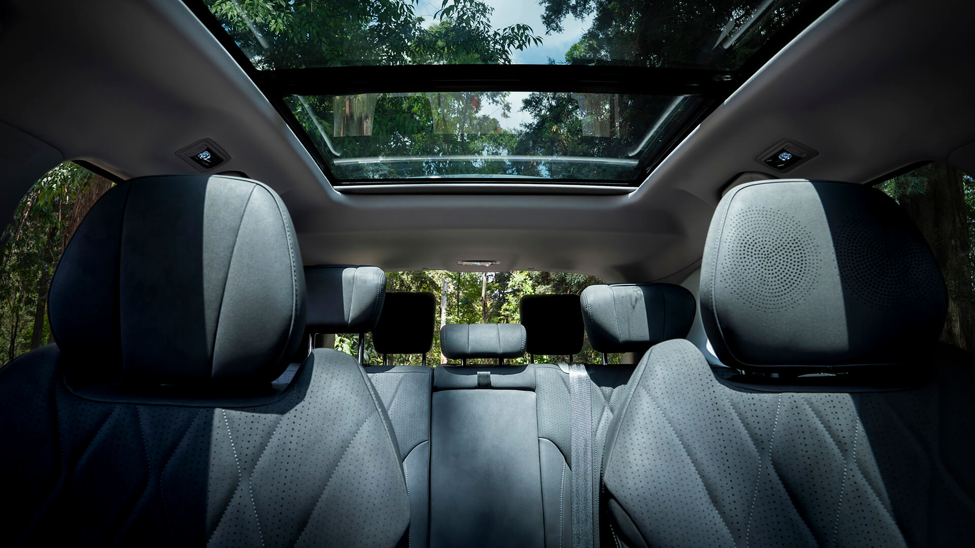 Image 101 - ASIENTOS EN TERCERA FILA CON AJUSTE DE 2 POSICIONES Y ABATIBLES 50/50