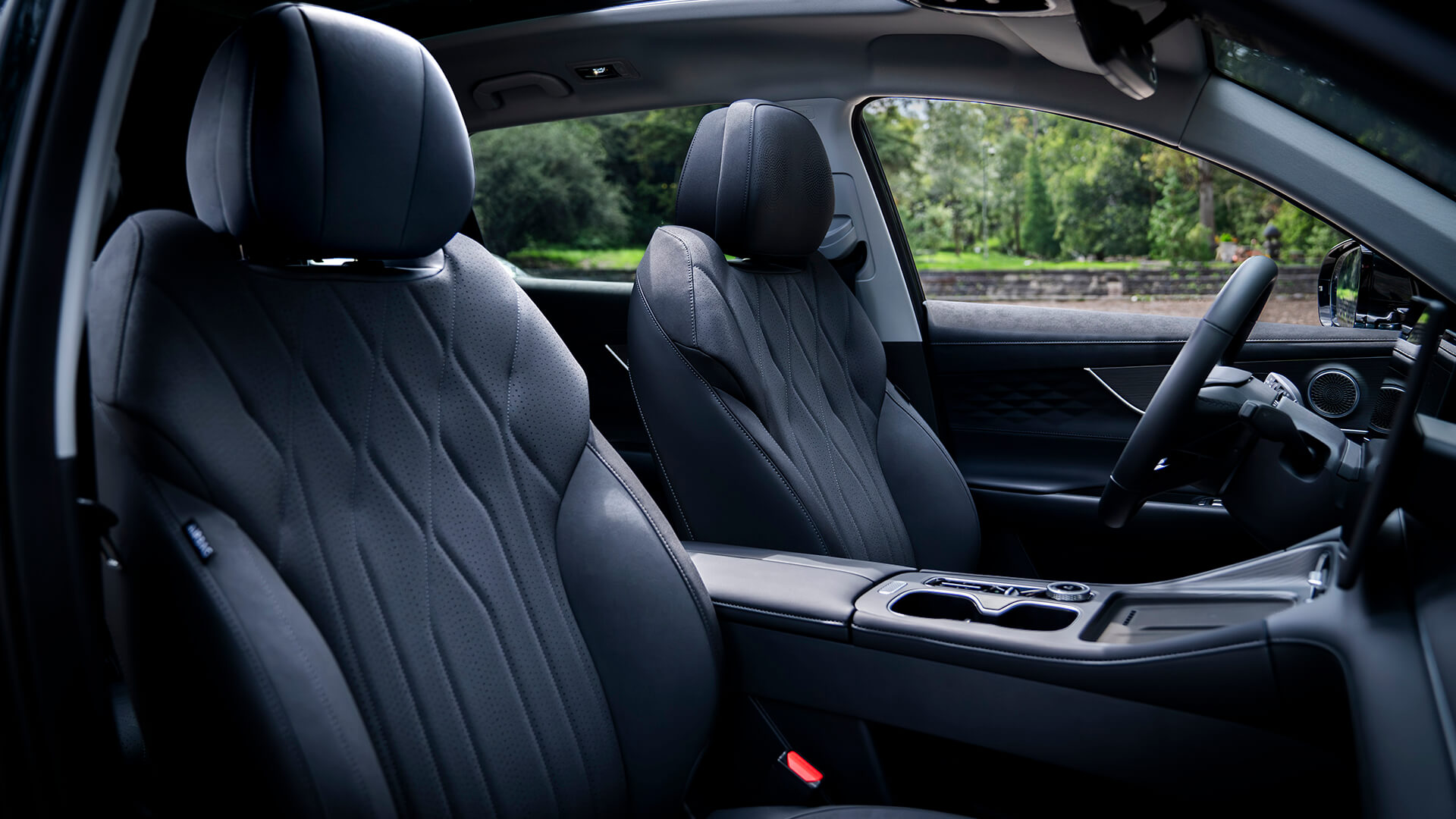 Image 98 - DESCANSABRAZOS DELANTERO CON ALMACENAMIENTO Y REFRIGERACIÓN