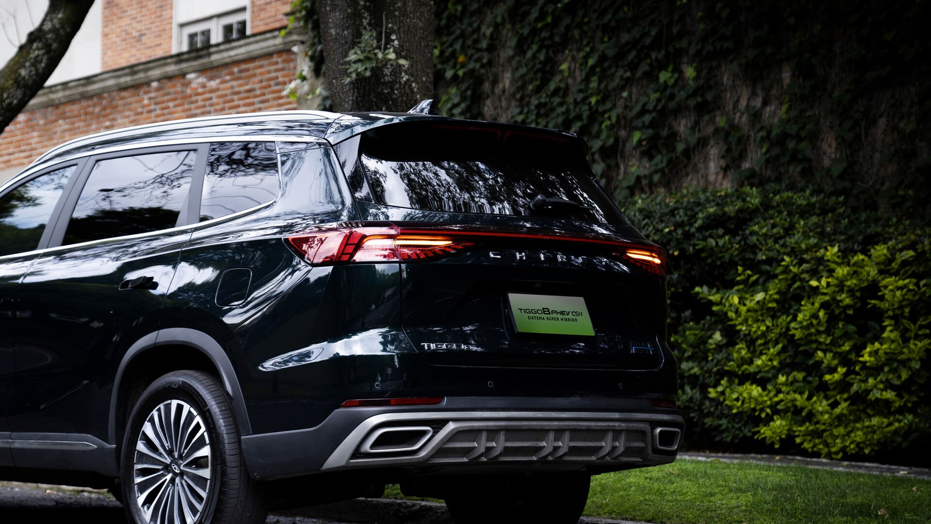 Image 96 - ANTENA TIPO ALETA DE TIBURÓN Y SPOILER TRASERO